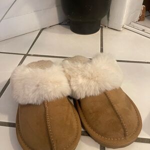 Cozy Tan Kids Slippers with White Fur Trim